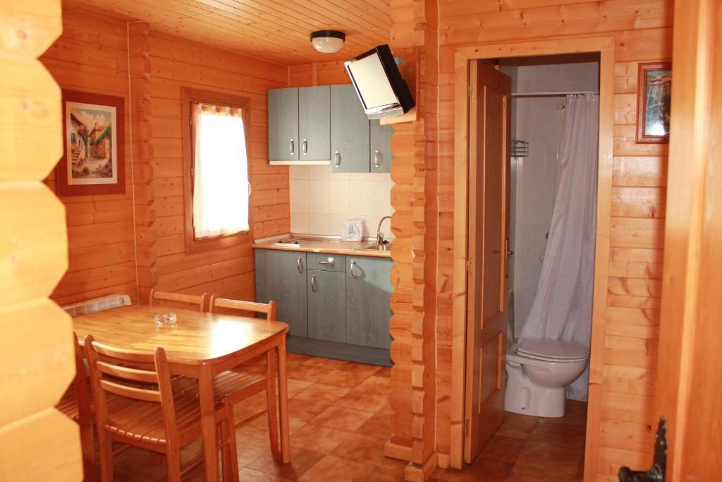 Camping Valle De Tena Sabinanigo Room photo