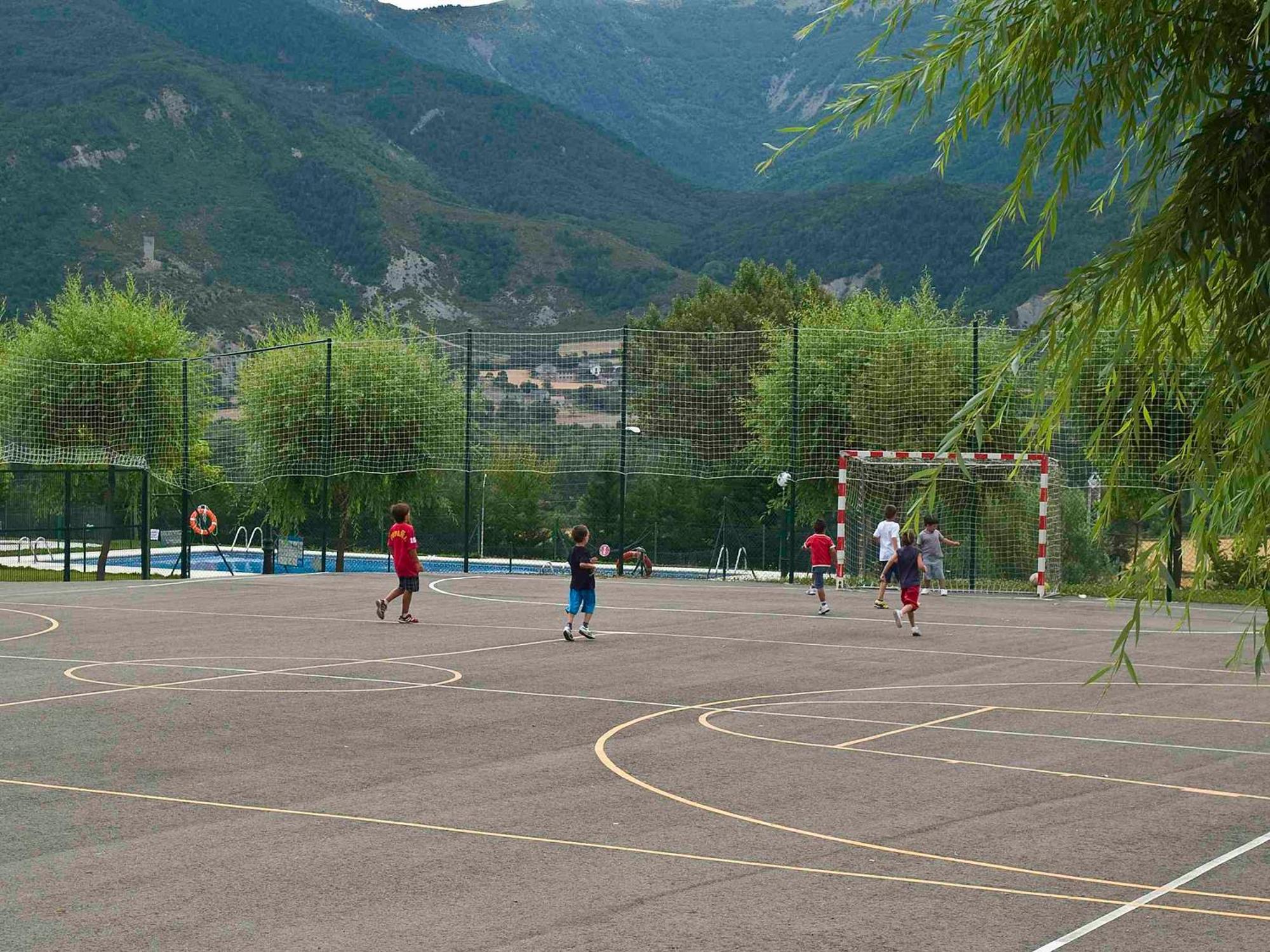 Camping Valle De Tena Sabinanigo Exterior photo