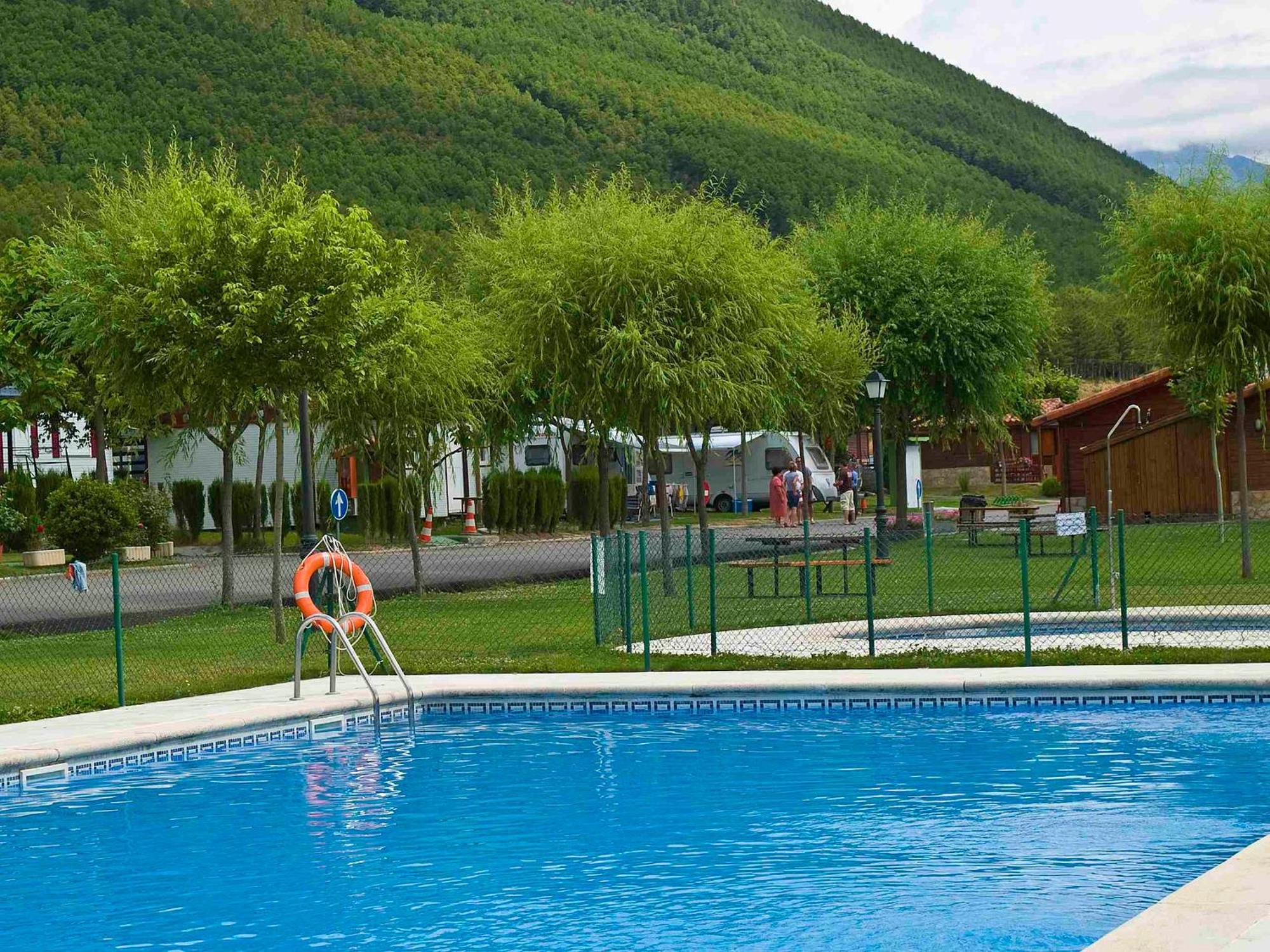 Camping Valle De Tena Sabinanigo Exterior photo